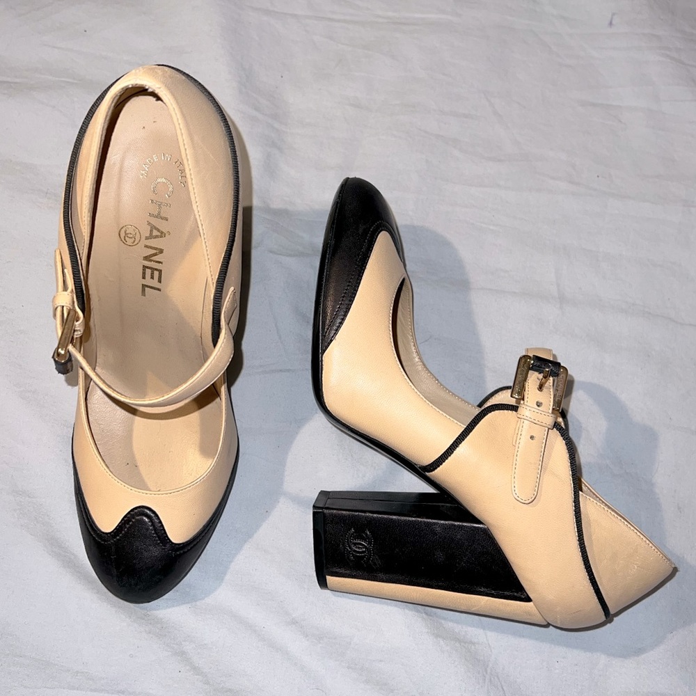 Chanel Mary Jane Runway Heels Beige Black Lambskin Vintage